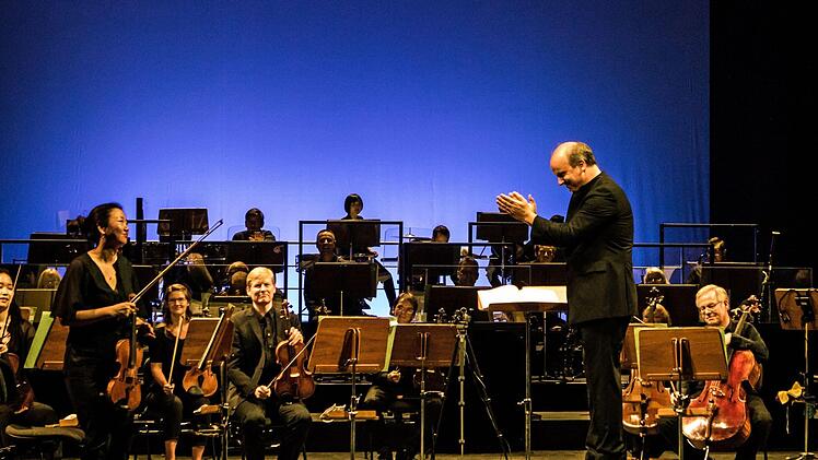 Impressionen von Roland Kluttigs Farewell-Konzert im Landestheater Coburg mit dem Philharmonischen Orchester und der Sopranistin Kora Pavelic.Foto: Jochen Berger
