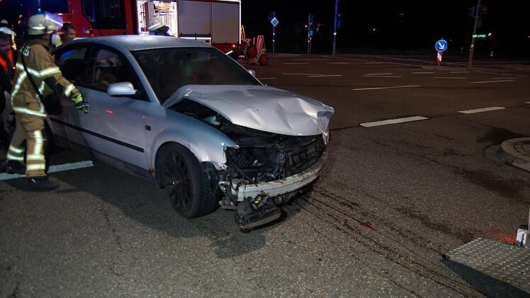 Ein Schwerverletzter nach Rotlichtversto&szlig;