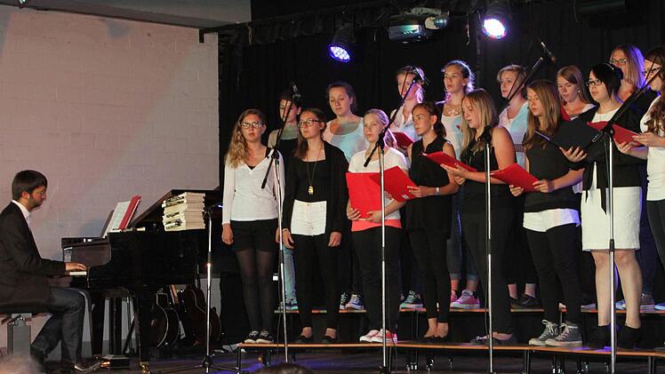 Unter Leitung von Sebastian Franz sangen diese Schüler "only you".