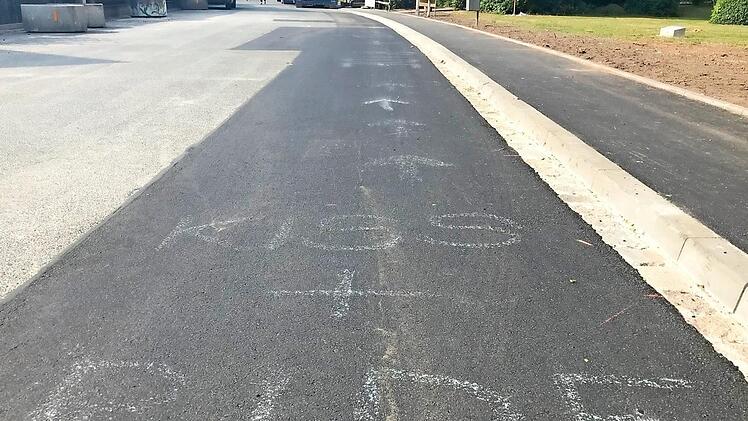 Provisorisch ist die Haltezone schon mal aufgezeichnet. Die Stadt will bis 9. Juli die Bucht kennzeichnen.