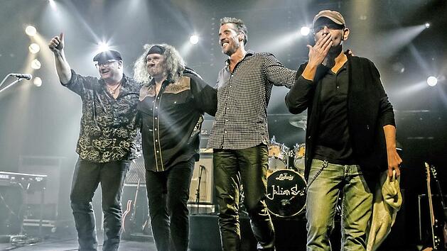 Julian Sas und Band kommen am Samstag nach Hallstadt. Foto: p