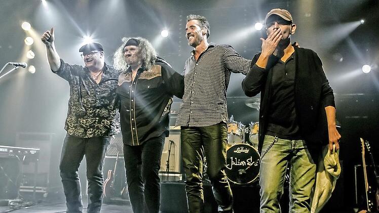 Julian Sas und Band kommen am Samstag nach Hallstadt. Foto: p