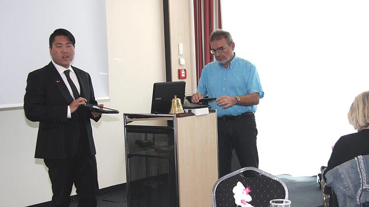 Raphael Wong und Präsident Alfred SammetingerRichard Sänger