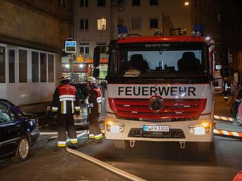 Brand in Nürnberg: In einem Wohnhaus brach ein Feuer aus, drei Menschen erlitten Verletzungen.  Foto: News5/Schmelzer