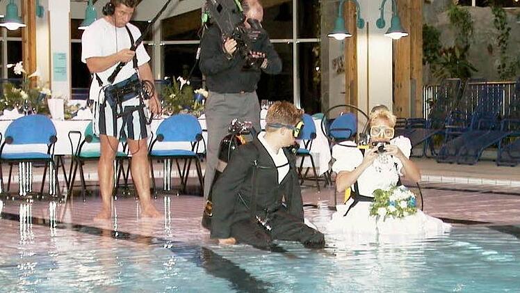 Hochzeit im Wasser: Kein Problem  Fotos: Ralf Ruppert