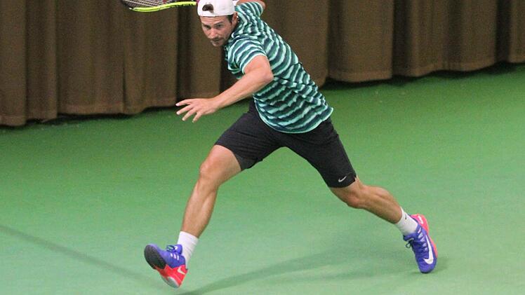 Prominenter Name mit sportlichen Genen: Der Ukrainer Sergei Bubka Junior zog gestern ungefährdet ins Achtelfinale des ATP-Challenger-Turniers in Eckental ein.  Foto: Bertram Wagner