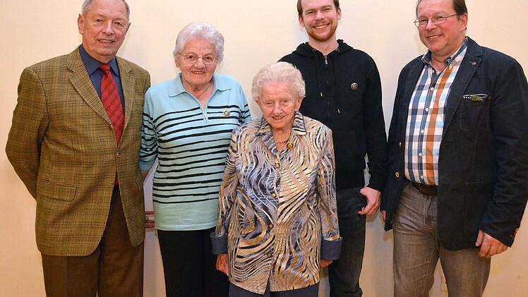 Weitere verdiente Mitglieder wurden ausgezeichnet. Foto: Peter Rauch