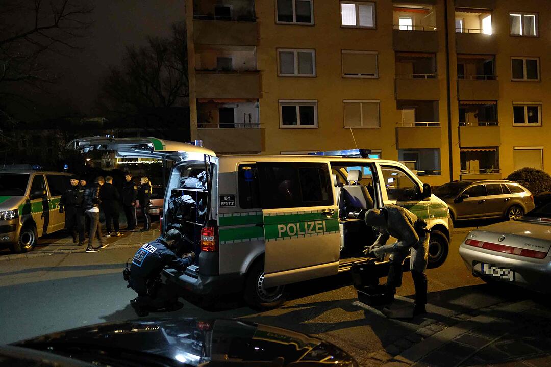 Nürnberg: Drei Frauen niedergestochen - Täter auf der Flucht