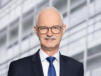 Technische Universit&auml;t N&uuml;rnberg: Stabwechsel - Gr&uuml;ndungspr&auml;sident legt Amt nieder