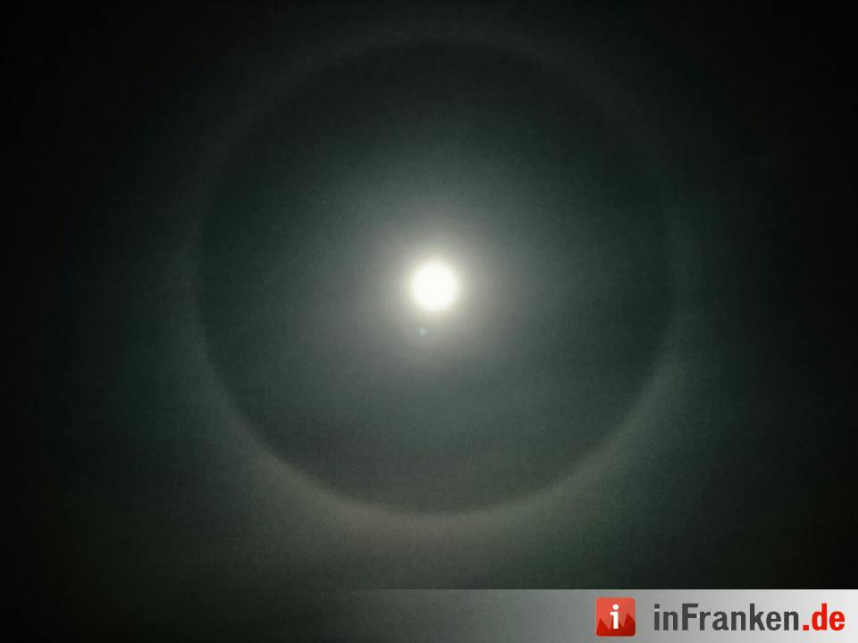Supermond mit Halo