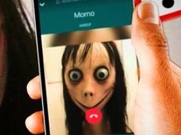 "Momo", bekannt aus einer "Challenge", die sich als Kettenbrief verbreitete, kommt auf die Leinwand. Zwei Regisseure planen einen Horrorfilm rund um die Puppe. Screenshot: Glomex
