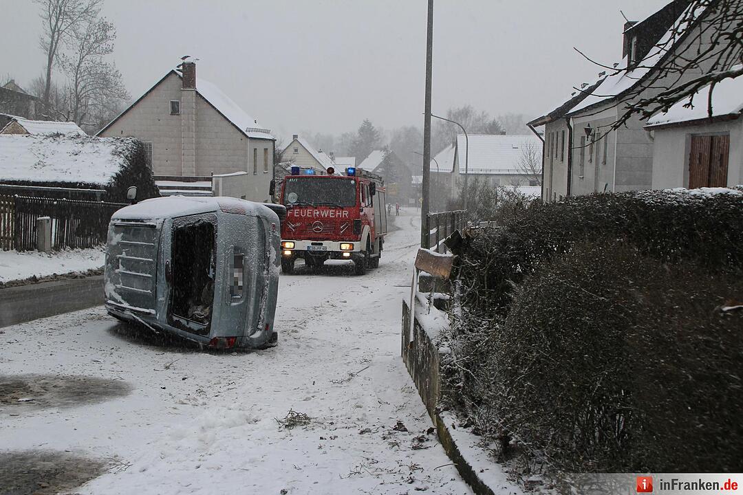 Auto überschlägt sich in Eschenbach i.d. Oberpfalz