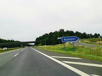 A6: Rückwärtsfahrerin verursacht Verkehrsunfall am AK Altdorf