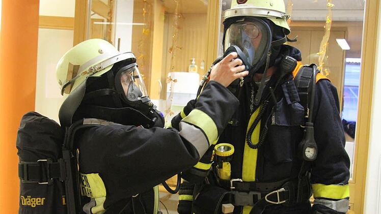 Schwerer Atemschutz war unverzichtbar. Foto: Sonja Adam