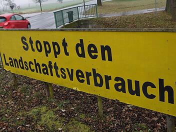 Der Widerstand formiert sich: Fast 1500 Menschen aus dem Landkreis haben sich schon in die Unterstützungslisten für das Bürgerbegehren gegen den neuen Verkehrslandeplatz eingetragen. Foto: Berthold Köhler