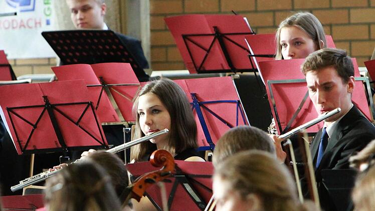 Unter der Leitung von Till Fabian Weser gastierte das Jugendsymphonieorchester Oberfranken erstmals in Bad Rodach.Foto: Jochen Berger