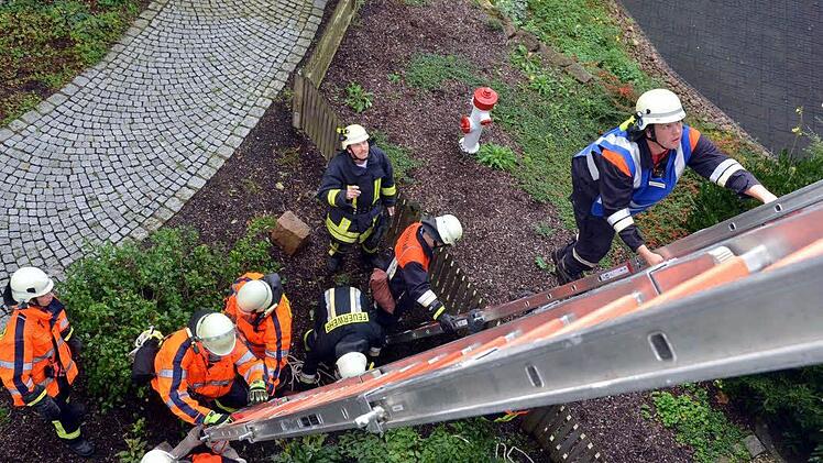 Dramatische Szenen bei der Großübung am Samstag im Haus Kreuzberg der Kurklinik "Am Kurpark" in Bad Kissingen.  Foto: Rauch