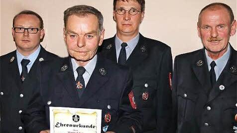 Zum Ehrenmitglied wurde Manfred Betz ernannt. Ihm gratulierten (v.l.) Alexander Vogler, Andreas Schmitt und Wolfgang Brust. Fotos: Gerd Schaar