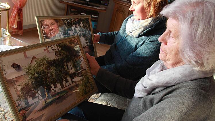 Es müsste viel gemacht werden an der alten Villa, meint Annette Limpert. Noch einmal etwas ganz anderes? Dafür hat die 52-Jährige keine Kraft mehr. Die Kurpension Trümbach wird nach fast 100 Jahren im Familienbesitz verkauft. 1996 hatte das Sanatorium 10 000 Übernachtungen pro Jahr. Foto: Carmen Schmitt
