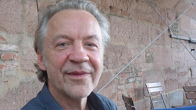 Elmar Tannert hat ein ganzes Buch in nur einem Satz geschrieben - einem langen Satz.  Foto: Tessa Korber