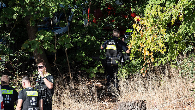 Brand im Berliner Grunewald nach Explosion am Donnerstag (4. August 2022)