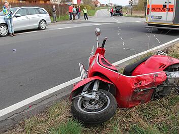Ein Rollerfahrer wurde am späten Sonntagnachmittag bei Euerdorf beim Zusammenstoß mit einem Pkw schwer verletzt. Foto: Gerd Schaar