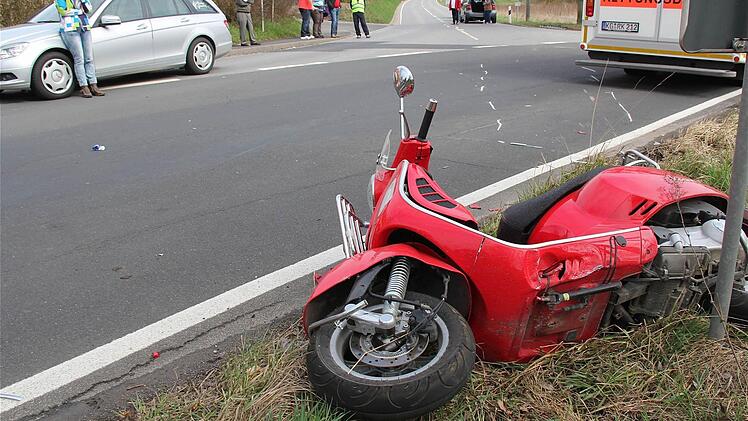 Ein Rollerfahrer wurde am späten Sonntagnachmittag bei Euerdorf beim Zusammenstoß mit einem Pkw schwer verletzt. Foto: Gerd Schaar