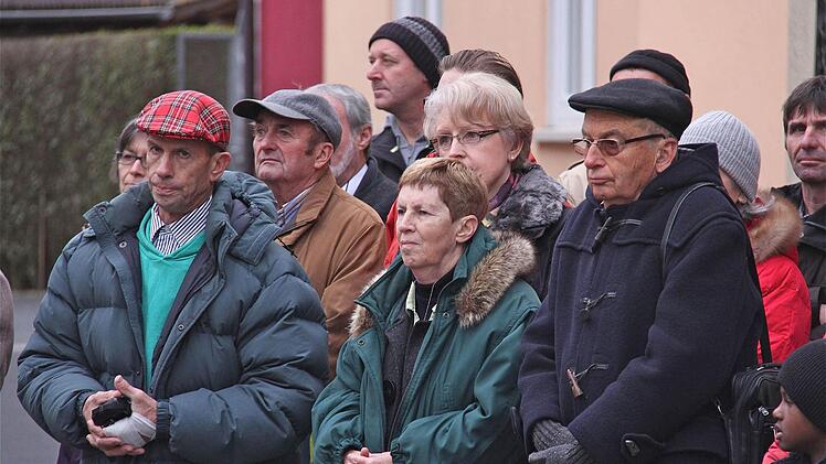 Yair und Bracha Kochba mit Michael Mence (vorn von links).