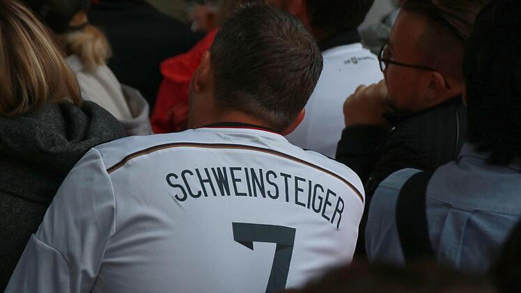 Ein Abend zwischen Hoffen und Bangen - Impressionen vom Publikum Viewing im Coburger Prinzengarten beim WM-Spiel zwischen Deutschland und Schweden.Foto: Jochen Berger