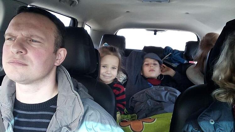 Roman Konovalov ist mit seiner Frau Marina und den drei Kindern im Auto aus der umkämpften ukrainischen Stadt Mariupol geflüchtet.