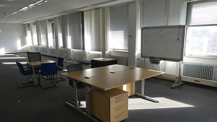 Siemens-Hochhaus in Erlangen: Versteigerung des Inventars ab einem Euro