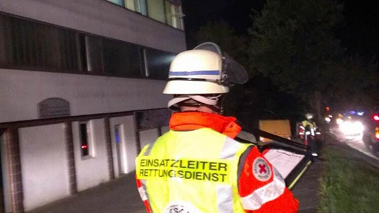 Beim Brand der Fa. Hosen Meyer in Mistelfeld Foto: BRK