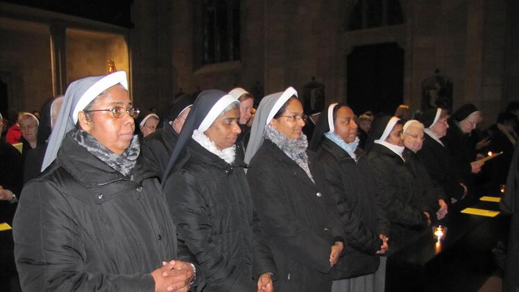 Ordensleute sind in den letzten Jahren im Coburger Alltagsbild selten geworden. Am Donnerstag waren aber viele Männer und Frauen im Ordensstand in die Coburger Pfarrkirche St. Augustin gekommen, um mit Erzbischof Ludwig Schick den "Tag des geweihten Lebens" zu feiern. Foto: Martin Koch
