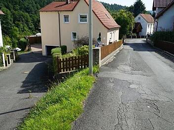 Im Rahmen der Dorferneuerung soll auch die Krebsbachstraße in Theisenort mit saniert werden. Foto: privat