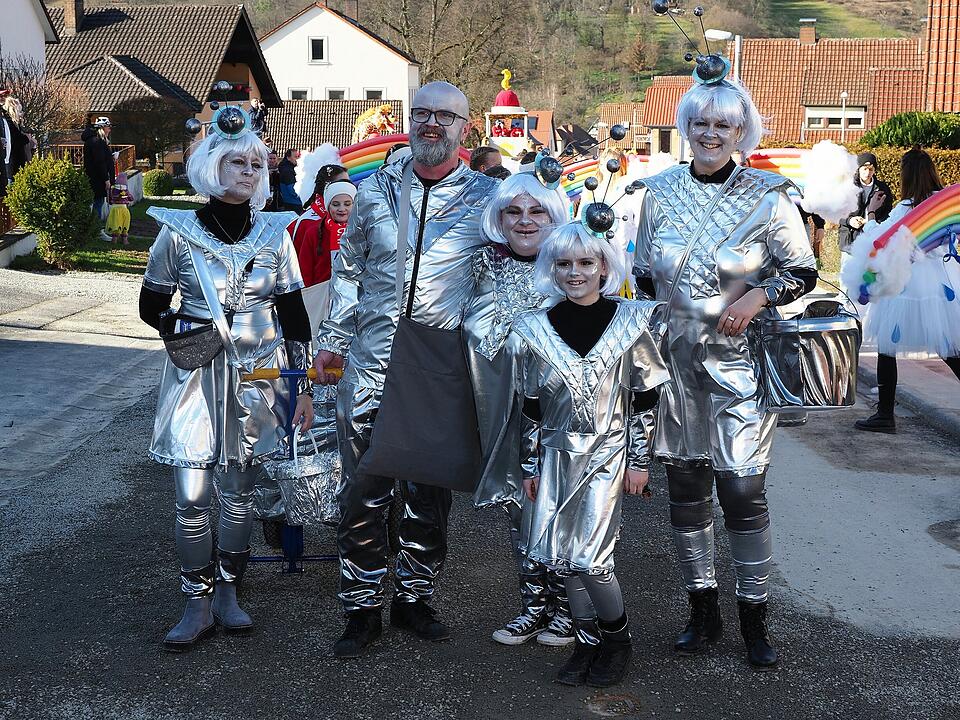 Buntes Faschingstreiben lockte tausende Besucher an.