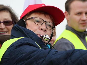 Petra Blöchinger aus Bad Brückenau ist im Streiken geübt. Schon am 22. November (Bild) beteiligte sie sich am Arbeitskampf. Foto: Ulrike Müller/Archiv
