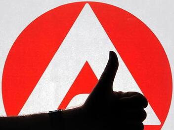 Der Daumen signalisiert Optimismus. Die Arbeitslosenquote im Landkreis war 2006 mit 6,6 Prozent gering. Bundesweit lag sie im vergangenen Jahr bei 12,2 Prozent. Der Landkreis Kitzingen belegte damit Rang 57 von insgesamt 435 untersuchten Kreisen und kreisfreien Städten.