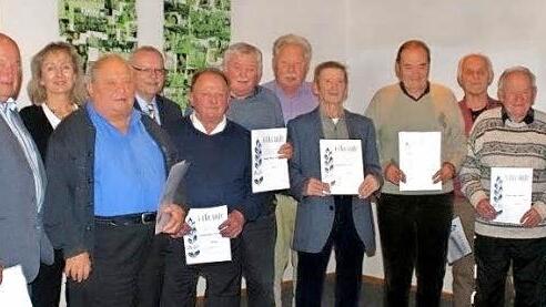 Die Mitglieder des FSV Danndorf, die für 65, 60 und 55 Jahre Treue geehrt wurden Fotos: privat