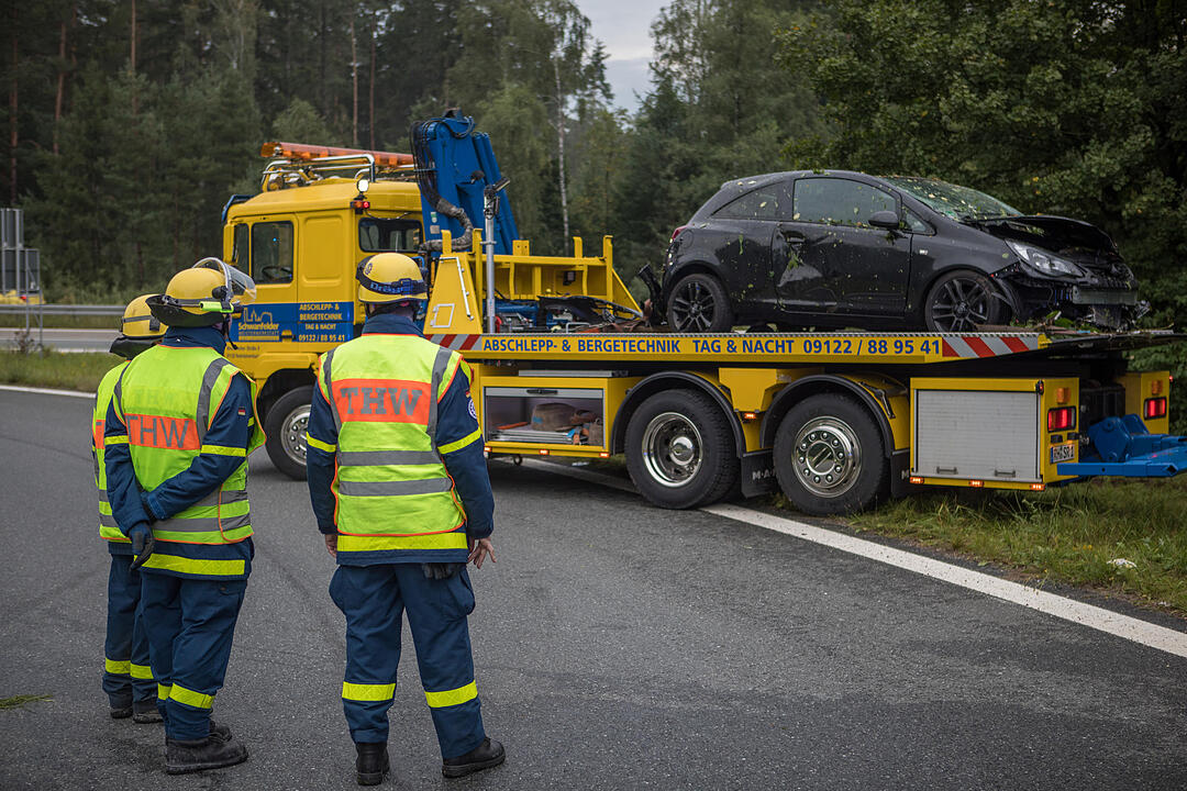 Rednitzhembach: 20-Jähriger stirbt bei Autounfall