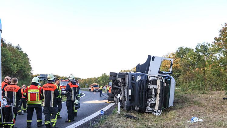 Zwei Menschen wurden bei dem Unfall verletzt. Foto: NEWS5 / Merzbach