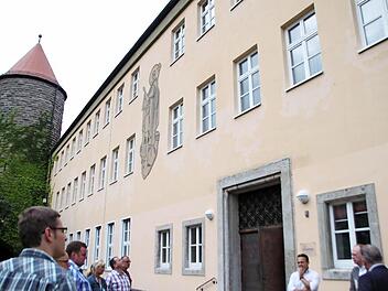 Die Mitglieder des Bauausschusses informierten sich über das Jugendhaus der Augustiner. Foto: Heike Beudert