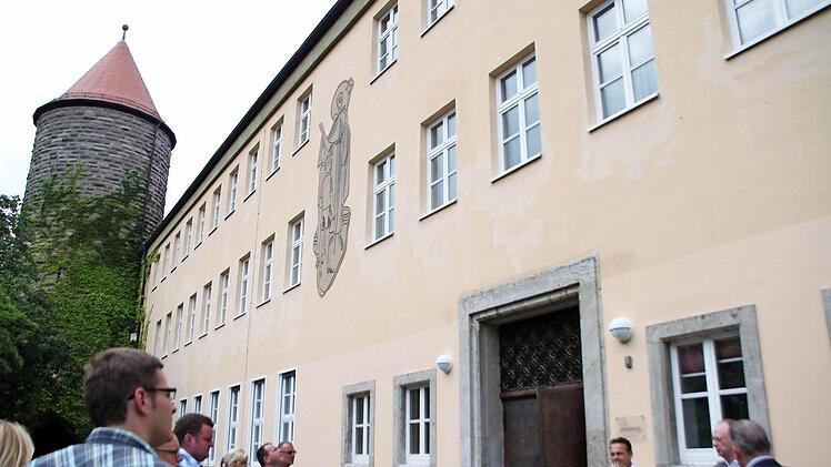 Die Mitglieder des Bauausschusses informierten sich über das Jugendhaus der Augustiner. Foto: Heike Beudert