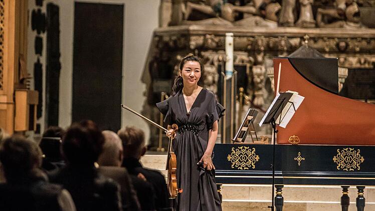 Die Geigerin Megumi Ikeda und Gary O'Connell am Cembalo beeindruckten bei ihrem Konzert in der Coburger Morizkirche. Foto: Jochen Berger