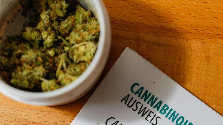 Kiffen gegen die Schmerzen: Patienten in Deutschland bekommen seit dem 10. März 2017 Cannabis auf Rezept. Wir haben mit einem Betroffenen aus Nürnberg gesprochen. Matthias Hoch