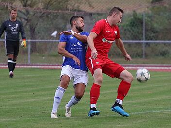 Sven Wächter (re.) erzielte im Derby bei Jahn Forchheim beide Baiersdorfer Tore und sorgte für den ersten Saisonsieg des BSV. Archivbild: Uwe Kellner