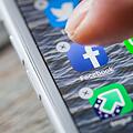 Auf WhatsApp und Facebook kursieren derzeit zwei Kettenbriefe zum Coronavirus. Diese sollen angebliche "Insiderinformationen" aus China enthalten. Der Inhalt klingt jedoch nach gefährlichem Unsinn. Symbolfoto: MichaelJBerlin/Adobe Stock