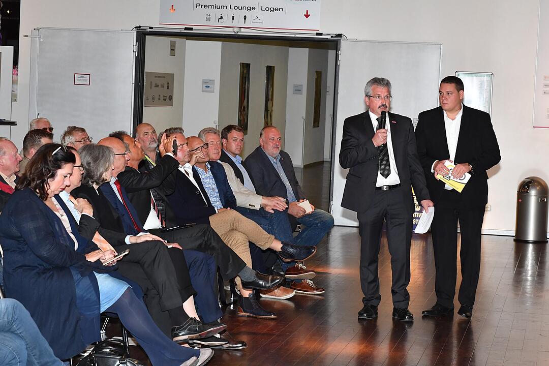 Podiumsdiskussion zur Bundestagswahl in der Brose Arena in Bamberg