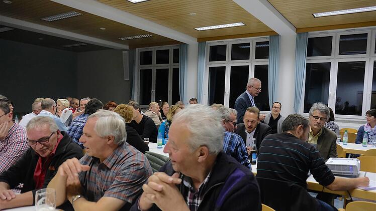 Auftakt der Bürgerversammlungen für die Ortsteile der Marktgemeinde war in Oberthulba.  Foto: Gerd Schaar