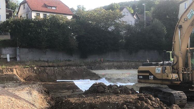 Die Arbeiten für das neue Feuerwehrhaus in Heiligenstadt sind in vollem Gange.  Foto: Carmen Schwind