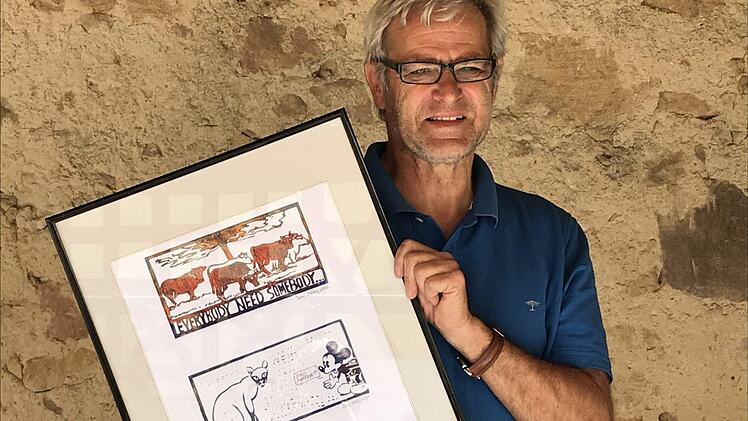 Georg "Schorsch" Neutzner präsentiert seine drei Linoldruckmotive im  Gasthaus Sponsel. Foto: Thomas Weichert